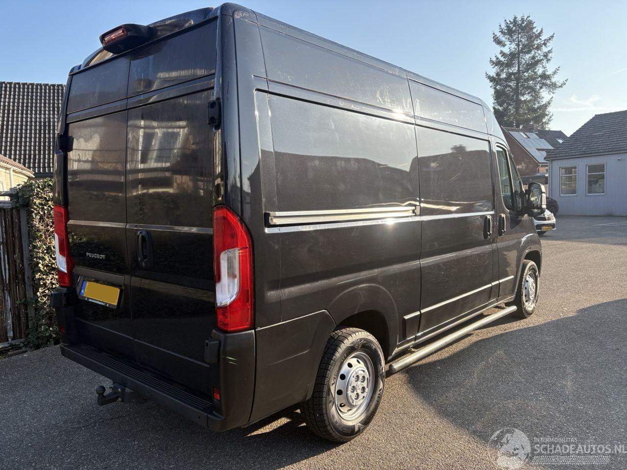 Peugeot Boxer 330 2.2 BlueHDi 140 L2H2 Premium 140PK geen schade