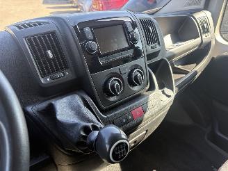 Peugeot Boxer 330 2.2 BlueHDi 140 L2H2 Premium 140PK geen schade picture 16