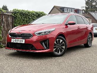 krockskadad bil auto Kia Ceed 1.6 GDI PLUG IN HYBRID DynamicPlusLine 119PK AUTOMAAT 2021/5