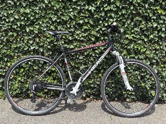 krockskadad bil fiets Giant  SPORT 2020/1