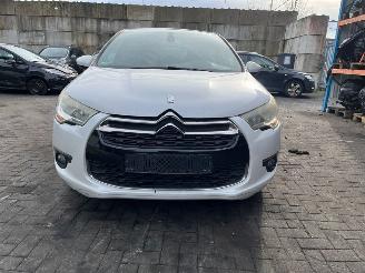 skadebil auto Citroën DS4 1.6 16V VTi 120 Hatchback  Benzine 1.598cc 88kW (120pk) FWD 2011-04/2015-07 (NX5FS) EP6C; 5FS 2012/4