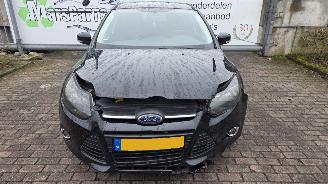 Voiture accidenté Ford Focus 1.6 Ti-VCT 16V 105 Hatchback  Benzine 1.596cc 77kW (105pk) FWD 2010-07/2018-05  IQDB 2012/3