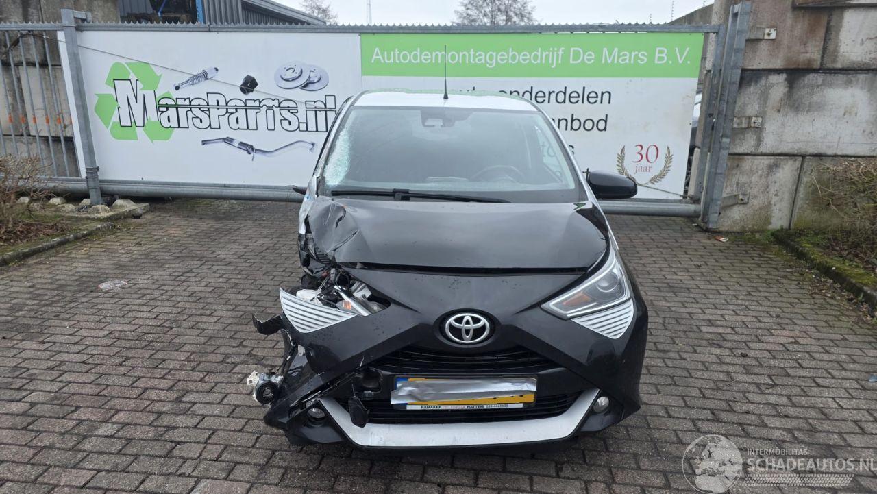 Toyota Aygo 1.0 12V VVT-i Hatchback  Benzine 998cc 53kW (72pk) FWD 2018-03 (KGB40) 1KRFE