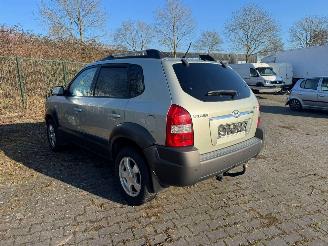 Hyundai Tucson 2.0 16V CVVT 4x2 SUV  Benzine 1.975cc 104kW (141pk) FWD 2004-08/2010-12 (JMAD) G4GC picture 3