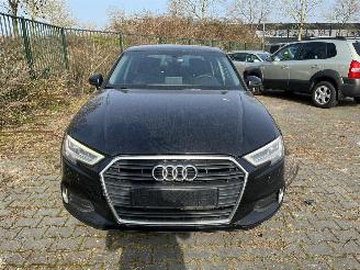 krockskadad bil auto Audi A3 LIMOUSINE 2017/9