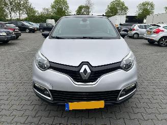 krockskadad bil auto Renault Captur 1.2 TCE 16V EDC SUV  Benzine 1.197cc 88kW (120pk) FWD 2013-06 (2R40; 2RC0) H5F403; H5FD4 2013/10