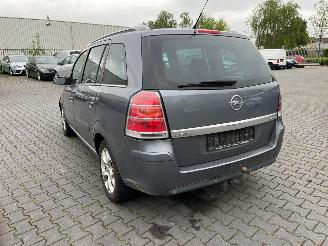 Opel Zafira 2.2 16V Direct Ecotec MPV picture 11