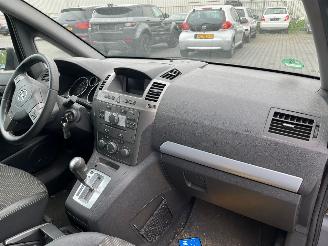 Opel Zafira 2.2 16V Direct Ecotec MPV picture 15