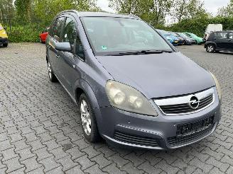 Opel Zafira 2.2 16V Direct Ecotec MPV picture 3