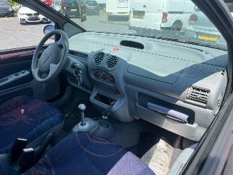 Renault Twingo 1.2 16V Hatchback 2Dr Benzine 1 149cc 55kW picture 15