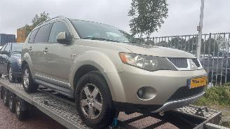 Auto incidentate Mitsubishi Outlander 2.4 16V Mivec 4x2 SUV  Benzine 2.360cc 125kW (170pk) 2010/1