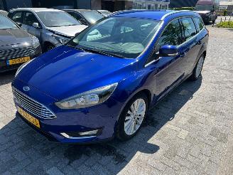 Voiture accidenté Ford Focus Wagon 1.0 First Edition 2014/11