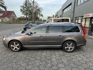 Volvo V-70 2.5T Kinetic picture 2