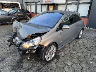 Schadeauto Opel Corsa 1.6 16V OPC LINE 2011/6