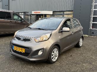 skadebil auto Kia Picanto 1.0 CVVT ISG 2013/11