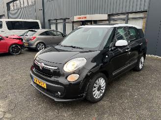 Schadeauto Fiat 500L Living 1.4 T-Jet Lounge 2015/12