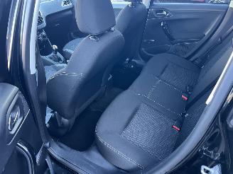 Peugeot 208 1.2 PureTech Active picture 17
