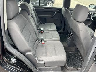 Volkswagen Touran 1.6 16V FSI Business picture 20