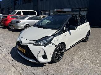 damaged passenger cars Toyota Yaris 1.5 Hybrid Y20 Gold Edition 2018/11