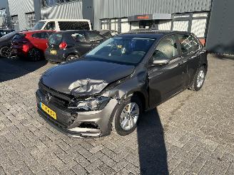 uszkodzony samochody osobowe Volkswagen Polo 1.0 MPI Trendline 2020/1