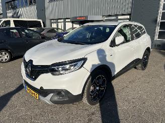 damaged passenger cars Renault Kadjar 1.2 TCe Bose 2018/6