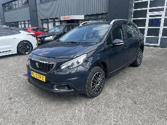 Voiture accidenté Peugeot 2008 1.2 PURETECH BLUE LION 2018/1