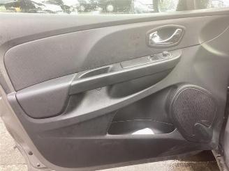 Renault Clio Clio IV (5R), Hatchback 5-drs, 2012 / 2021 1.2 16V picture 24