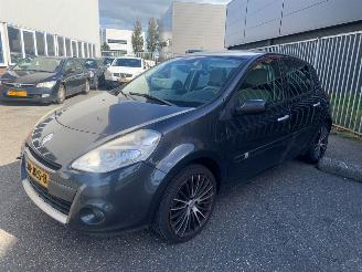 damaged passenger cars Renault Clio 2.0 16V Hatchback  Benzine 1.997cc 102kW (139pk) FWD 2006-09/2014-12 (BR07; CR07; BR0C; CR0C; BRCC; CRCC) M4R700; M4R701 2008/3