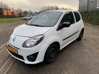 Unfallwagen Renault Twingo 1.2 16V Hatchback 2Dr Benzine 1.149cc 55kW (75pk) FWD 2011-10/2014-09 (CN01; CND1; CNF1; CNJ1; CNJ6; CNL1; CNL6) D4F764; D4FE7 2011/12