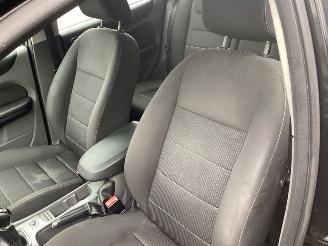 Ford Focus 1.6 TDCi 16V 100 Hatchback  Diesel 1.560cc 74kW (101pk) FWD 2007-11/2007-12  G8DC picture 17