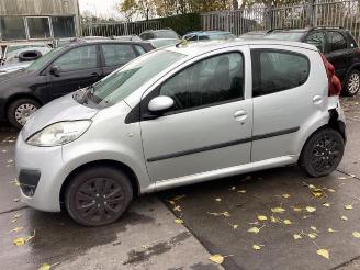 Peugeot 107 107, Hatchback, 2005 / 2014 1.0 12V picture 9
