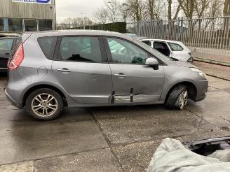 Renault Scenic Scenic III (JZ), MPV, 2009 / 2016 2.0 16V CVT picture 8