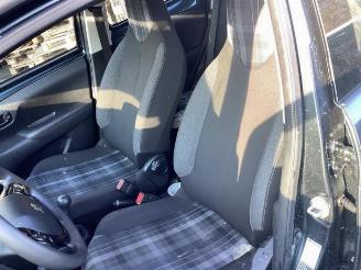 Peugeot 108 108, Hatchback, 2014 1.0 12V VVT-i picture 21