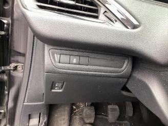 Peugeot 208 208 I (CA/CC/CK/CL), Hatchback, 2012 / 2019 1.0 Vti 12V PureTech picture 28