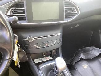 Peugeot 308 308 SW (L4/L9/LC/LJ/LR), Combi 5-drs, 2014 / 2021 1.6 BlueHDi 120 picture 14