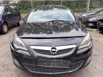 Vrakbiler auto Opel Astra Astra J (PC6/PD6/PE6/PF6), Hatchback 5-drs, 2009 / 2015 1.6 Turbo 16V 2010/2