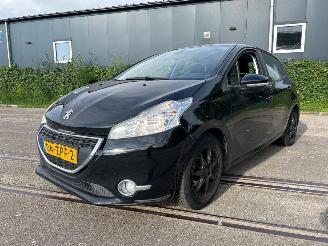 Peugeot 208 1.4 HDi Hatchback Diesel 1.398cc 50kW (68pk) FWD 2012-03/2019-12 (CA8HP; CC8HP) DV4C; 8HP 2013/2
