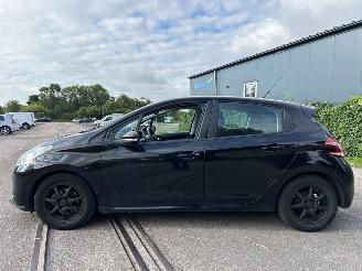 Peugeot 208 1.4 HDi Hatchback  Diesel 1.398cc 50kW (68pk) FWD 2012-03/2019-12 (CA8HP; CC8HP) DV4C; 8HP picture 8