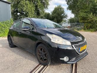 Peugeot 208 1.4 HDi Hatchback  Diesel 1.398cc 50kW (68pk) FWD 2012-03/2019-12 (CA8HP; CC8HP) DV4C; 8HP picture 3