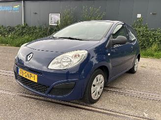 damaged passenger cars Renault Twingo 1.2 Hatchback 2Dr Benzine 1.149cc 43kW (58pk) FWD 2007-03/2014-09 (CN0D) D7F800; EURO4 2008/7
