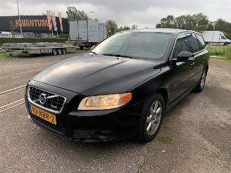 skadebil auto Volvo V-70 2.0 T 16V Combi/o  Benzine 1.999cc 149kW (203pk) FWD 2009-09/2011-12 (BW44) B4204T6 2010/8