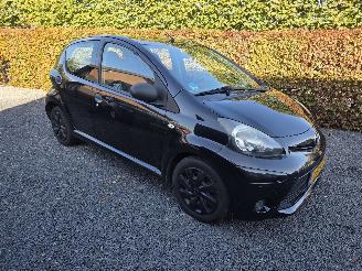 krockskadad bil auto Toyota Aygo  2013/12