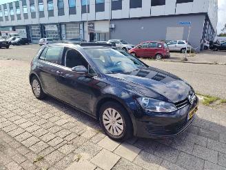 Unfallwagen Volkswagen Golf Panoramadak climatronic 1.2 tsi 2014/6