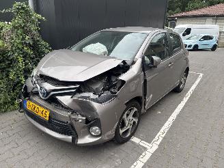 skadebil auto Toyota Yaris Hybrid 2015/1