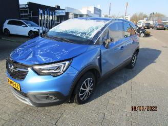 Schadeauto Opel Crossland innovation 2019/12