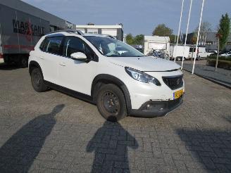 Peugeot 2008 1.2 picture 3