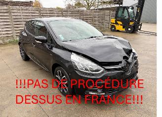krockskadad bil auto Renault Clio 4 2019/2