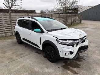 krockskadad bil auto Dacia Jogger 7 SEATS 2025/2