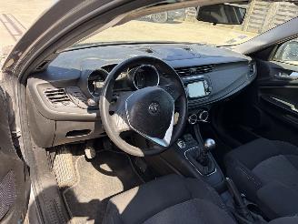 Alfa Romeo Giulietta 1.6 JTD - 16V TURBO MULTIJET picture 3