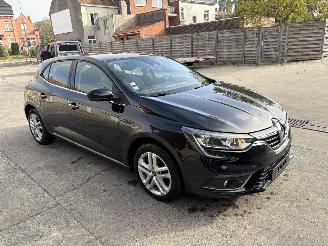 Vaurioauto  passenger cars Renault Mégane 4 PHASE 1 1.5 BLUE DCI - 8V TURBO 2016/6